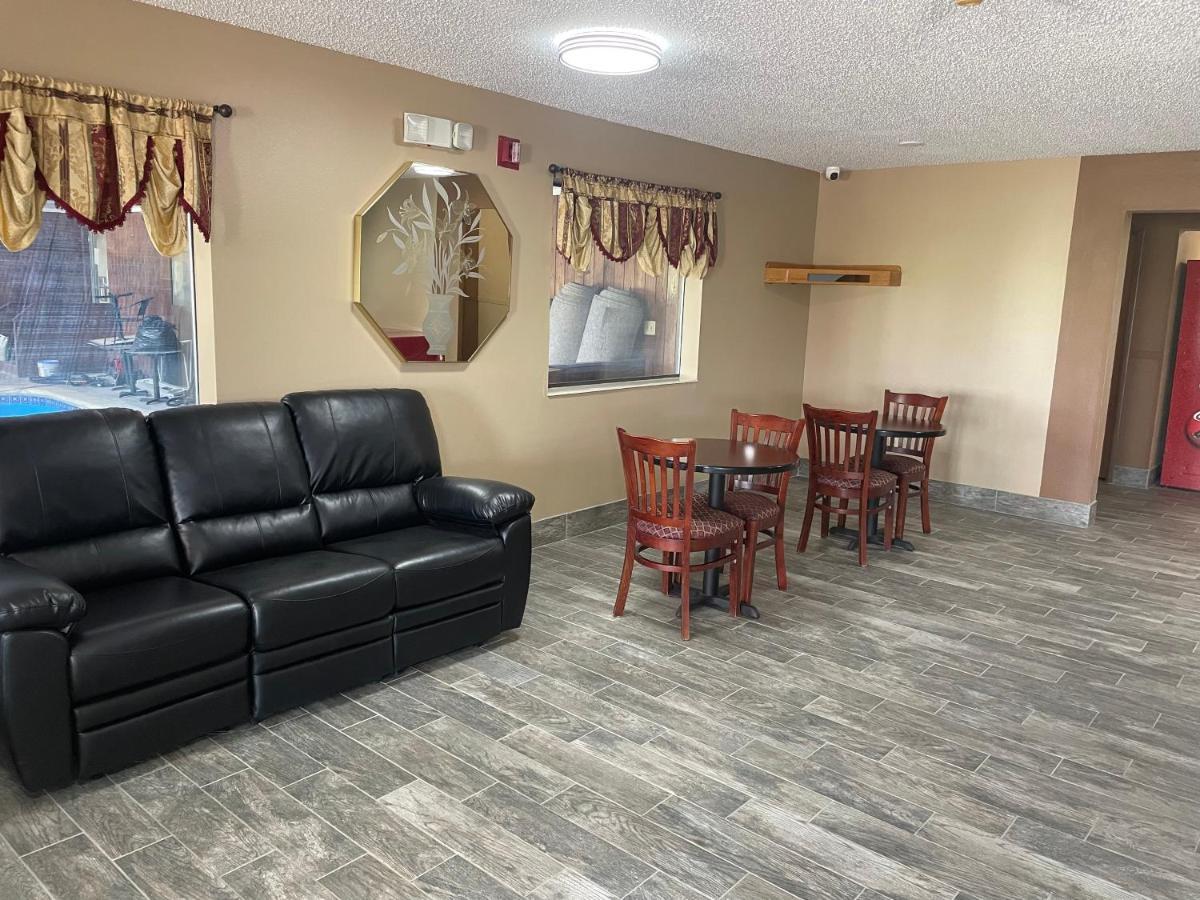 Designer Inn And Suites Toledo Экстерьер фото